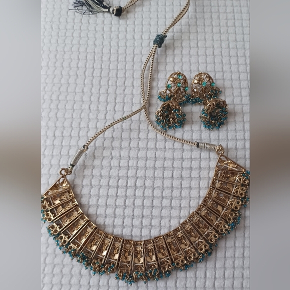 GOLD PLATED BLUE AND CHOKER NECKLACE SET - Picture 3 of 7